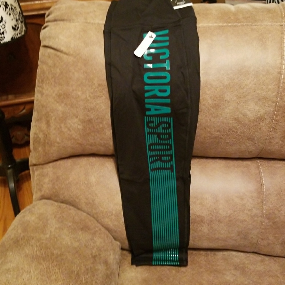 VICTORIA'S SECRET SPORT CAPRI